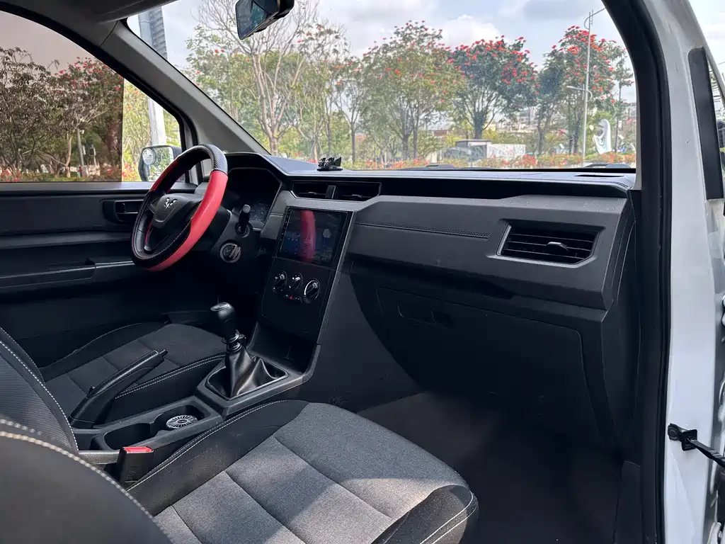 Wuling Motors Wuling Hongguang PLUS 2020 1.5L Manual Standard 7-seater 2020 - thumbnail 20