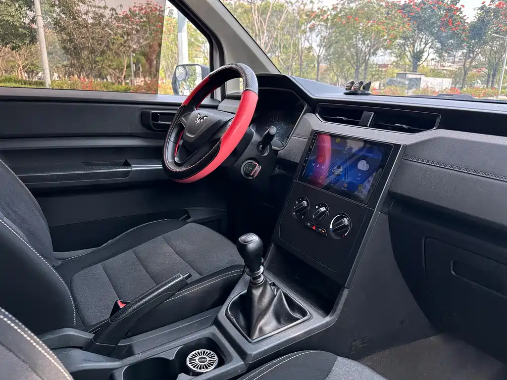 Wuling Motors Wuling Hongguang PLUS 2020 1.5L Manual Standard 7-seater 2020 - thumbnail 21