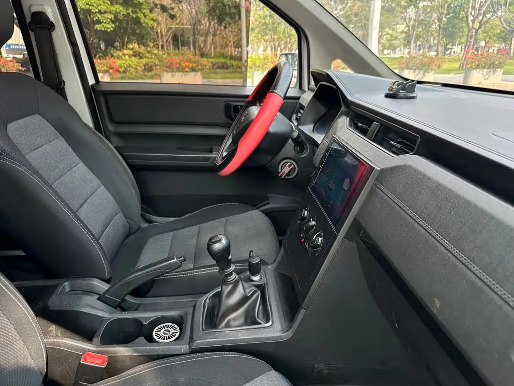 Wuling Motors Wuling Hongguang PLUS 2020 1.5L Manual Standard 7-seater 2020 - thumbnail 22
