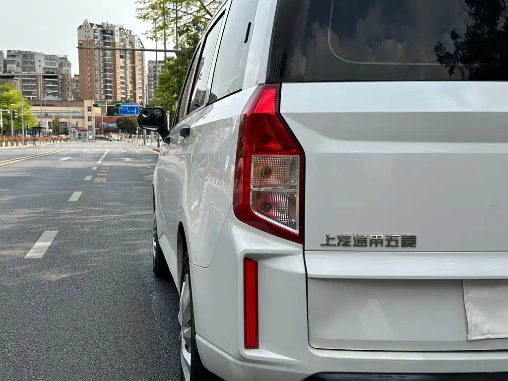 Wuling Motors Wuling Hongguang PLUS 2020 1.5L Manual Standard 7-seater 2020 - thumbnail 28