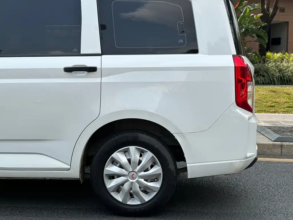 Wuling Motors Wuling Hongguang PLUS 2020 1.5L Manual Standard 7-seater 2020 - thumbnail 30