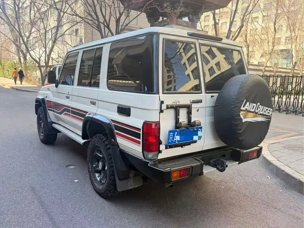 Toyota Land Cruiser (Imported) 2016 Model 4.0L Middle East Version 2024 - thumbnail 5