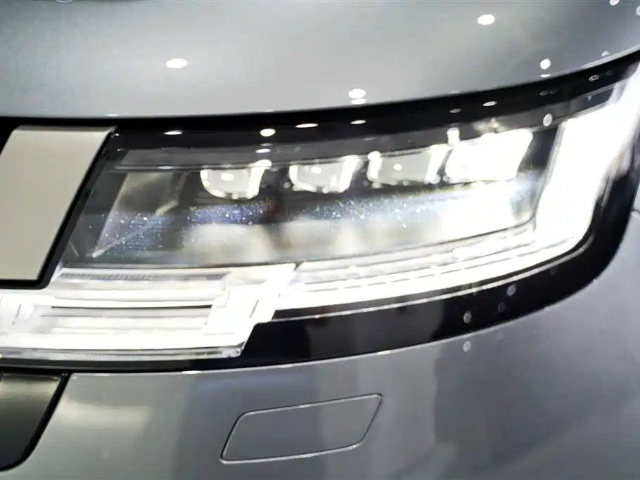 Land Rover Range Rover 2023 3.0 L6 360PS Vogue Edition 2023 - thumbnail 4