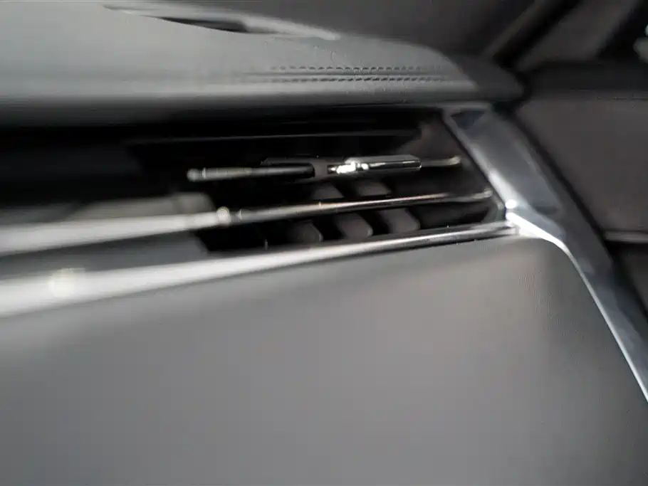 Land Rover Range Rover 2023 3.0 L6 360PS Vogue Edition 2023 - thumbnail 12
