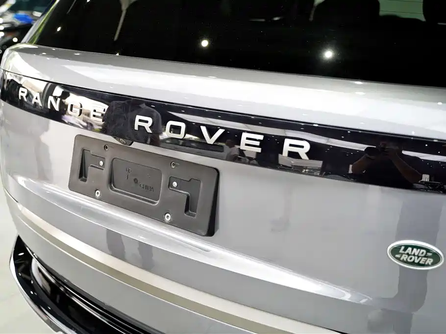 Land Rover Range Rover 2023 3.0 L6 360PS Vogue Edition 2023 - thumbnail 23