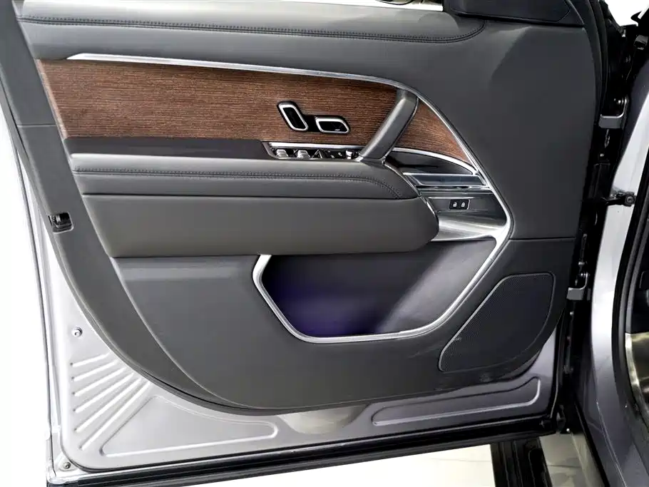 Land Rover Range Rover 2023 3.0 L6 360PS Vogue Edition 2023 - thumbnail 25