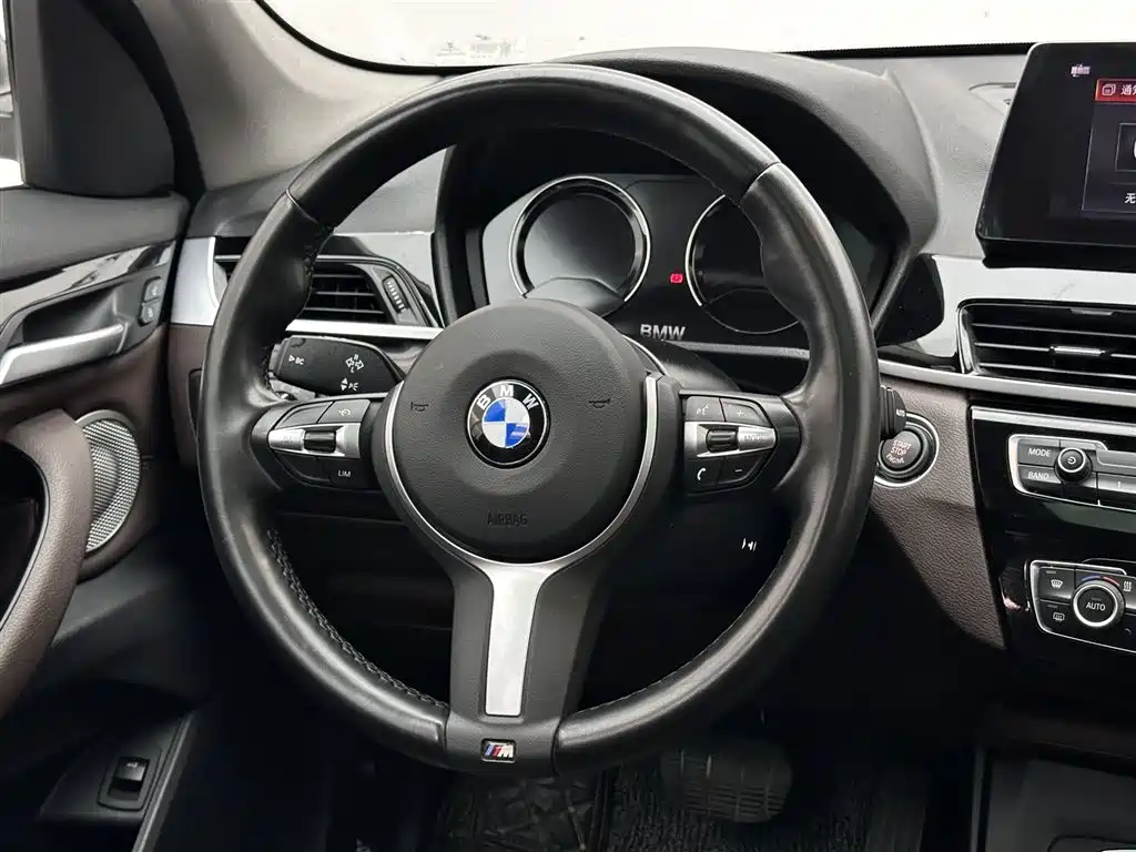BMW BMW X1 2022 sDrive25Li Leading Edition 2022 - thumbnail 9