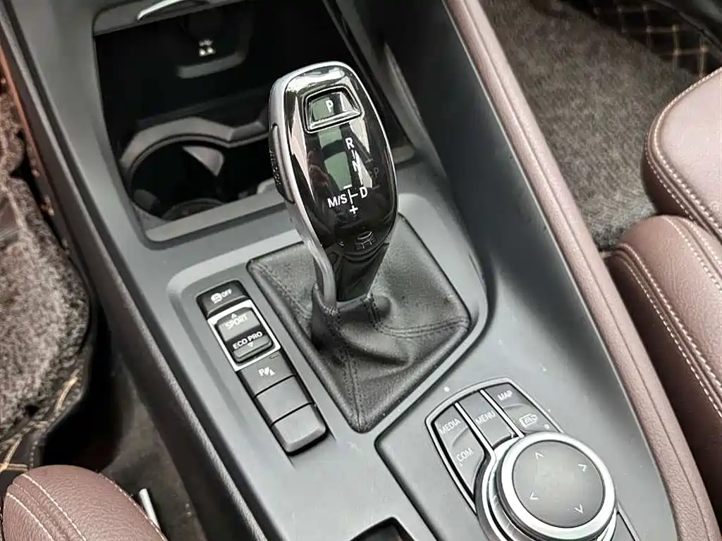 BMW BMW X1 2022 sDrive25Li Leading Edition 2022 - thumbnail 14