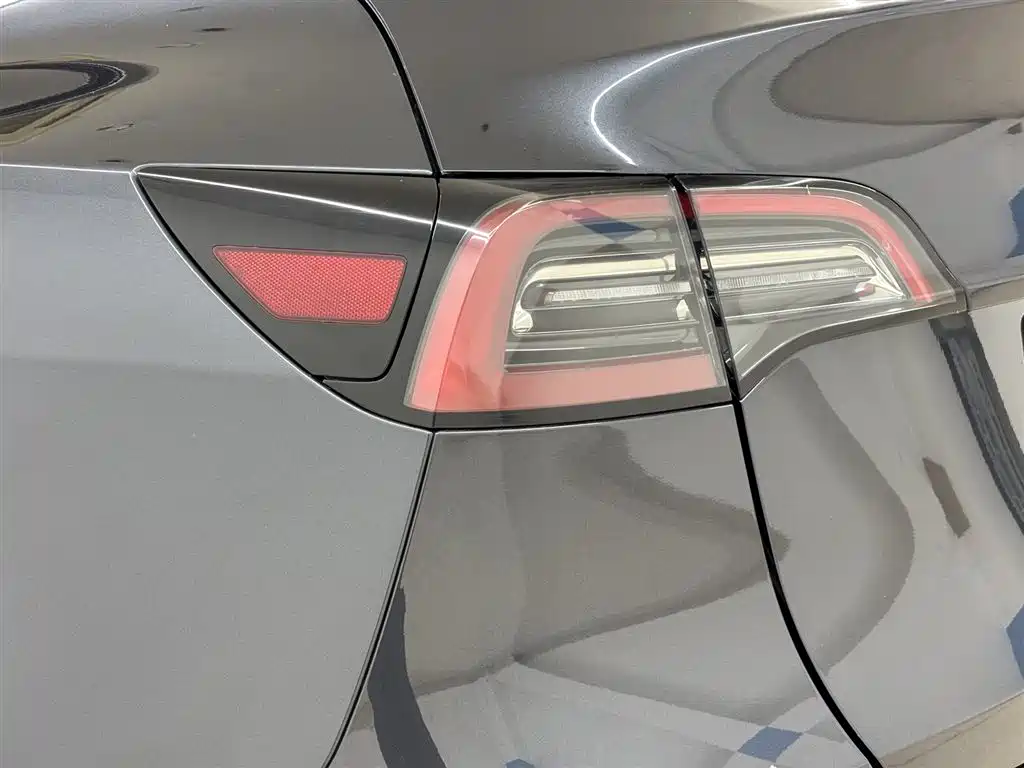 Tesla Model Y 2024 Rear-Wheel Drive 2024 - thumbnail 8