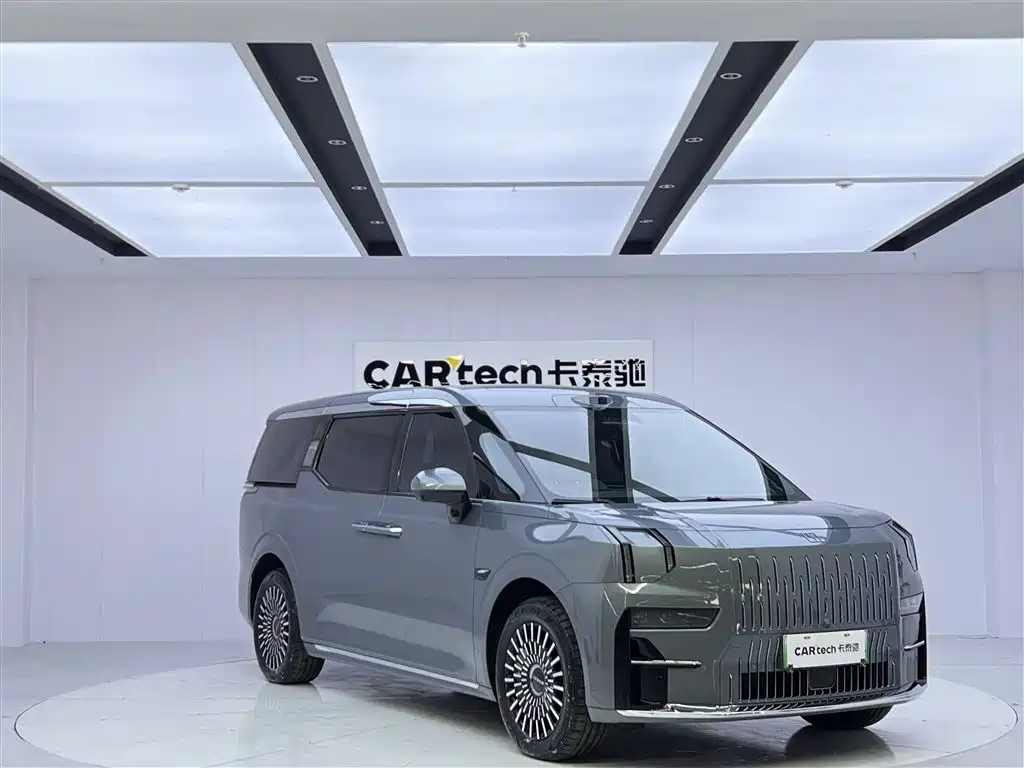 Zeekr Zeekr 009 2024 Six-Seat Executive Edition AWD 108kWh 2025 - thumbnail 2