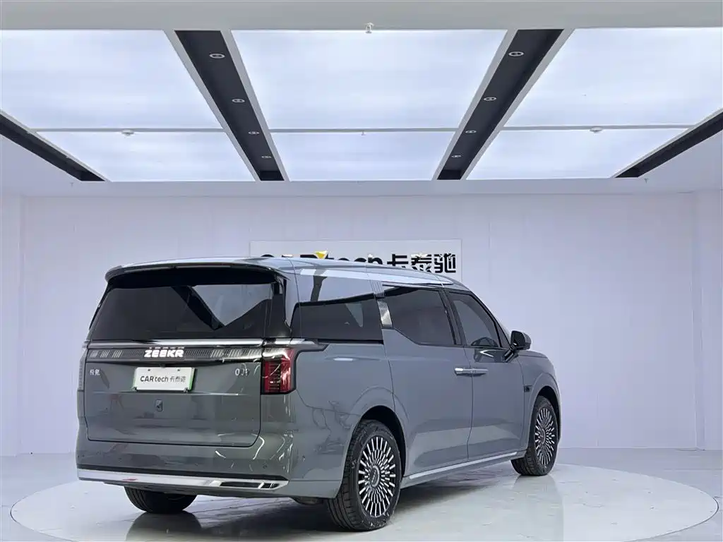 Zeekr Zeekr 009 2024 Six-Seat Executive Edition AWD 108kWh 2025 - thumbnail 3