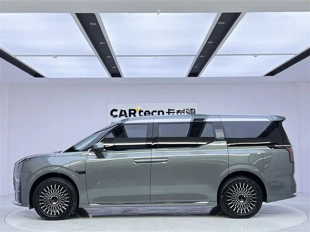 Zeekr Zeekr 009 2024 Six-Seat Executive Edition AWD 108kWh 2025 - thumbnail 6