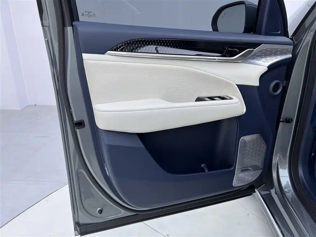 Zeekr Zeekr 009 2024 Six-Seat Executive Edition AWD 108kWh 2025 - thumbnail 15