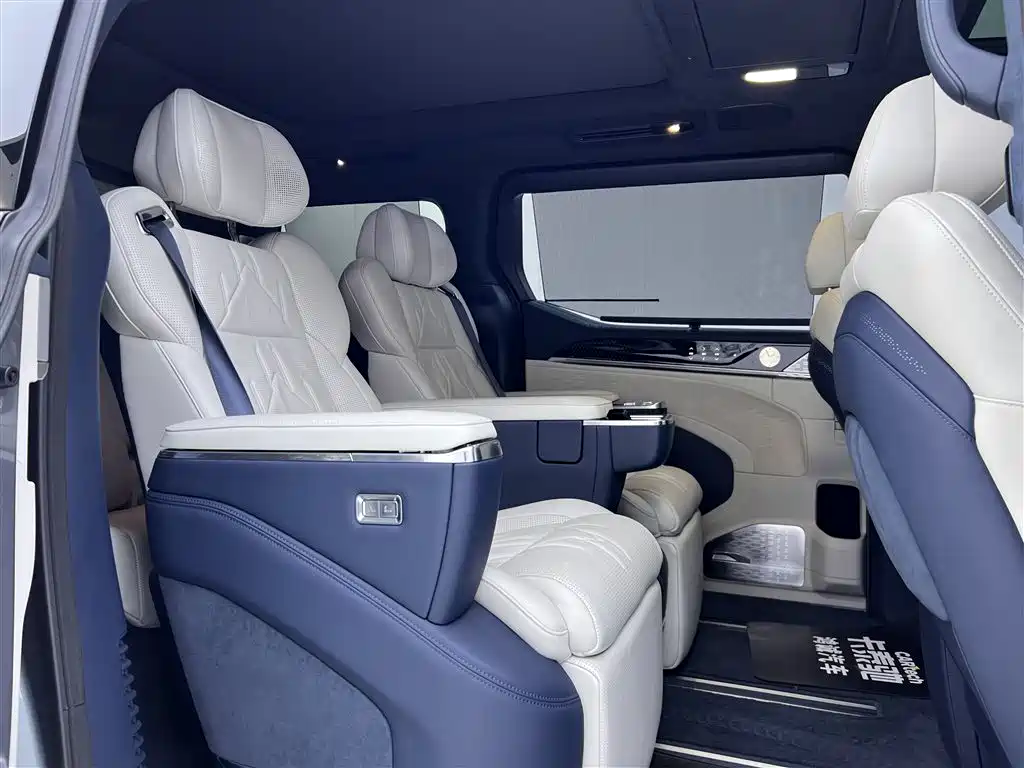 Zeekr Zeekr 009 2024 Six-Seat Executive Edition AWD 108kWh 2025 - thumbnail 18