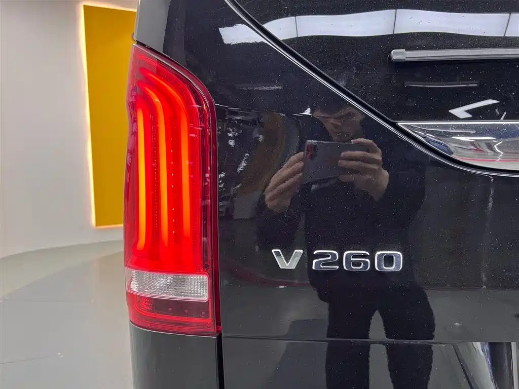 Mercedes-Benz Mercedes-Benz V-Class 2022 V 260 Exclusive Edition 2023 - thumbnail 8