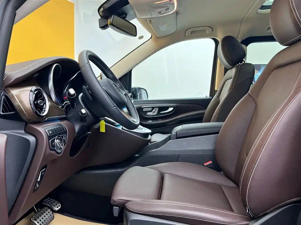 Mercedes-Benz Mercedes-Benz V-Class 2022 V 260 Exclusive Edition 2023 - thumbnail 18
