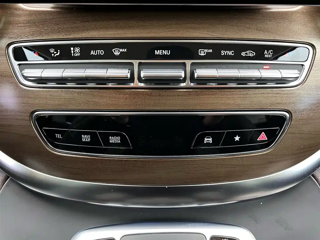 Mercedes-Benz Mercedes-Benz V-Class 2022 V 260 Exclusive Edition 2023 - thumbnail 28