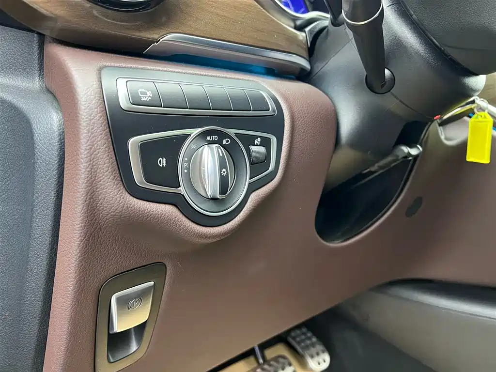 Mercedes-Benz Mercedes-Benz V-Class 2022 V 260 Exclusive Edition 2023 - thumbnail 30