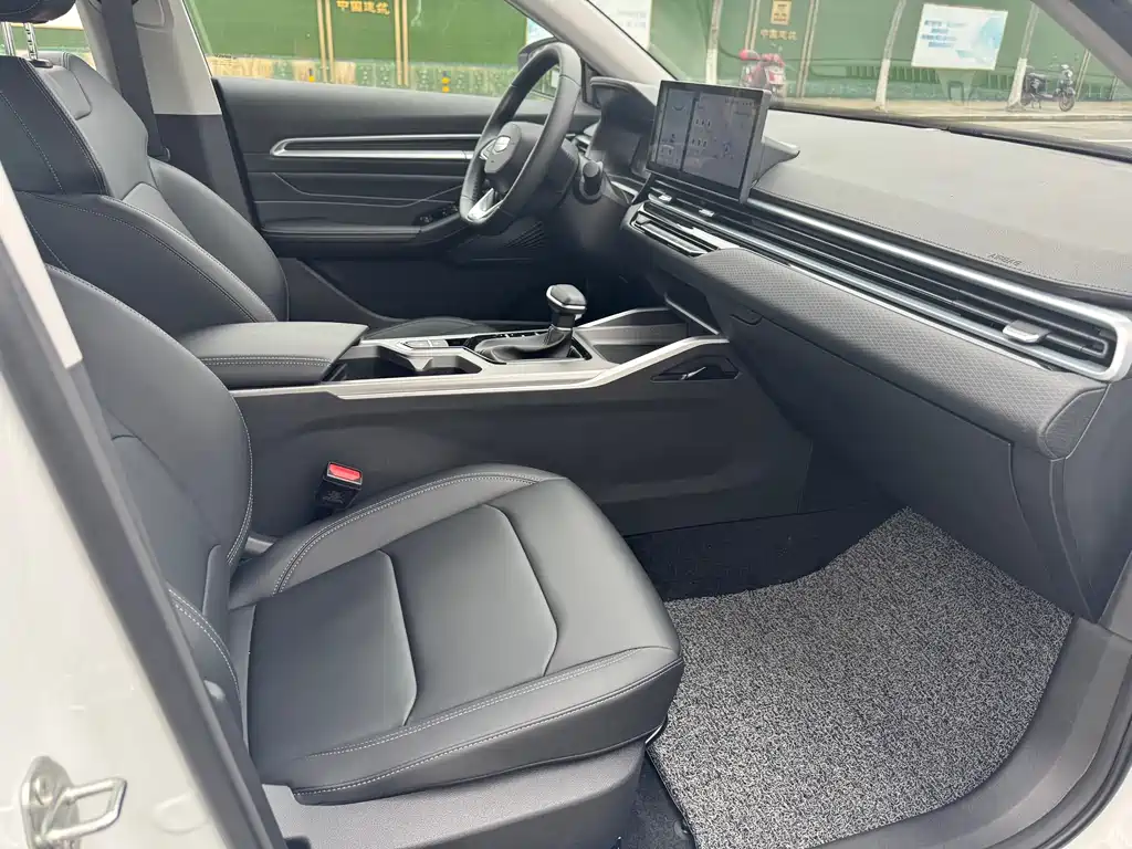 Geely Auto Geely Emgrand 2022 Model Year 4th Generation 1.5L CVT Luxury Edition 2022 - thumbnail 7