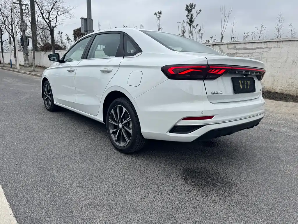 Geely Auto Geely Emgrand 2022 Model Year 4th Generation 1.5L CVT Luxury Edition 2022 - thumbnail 11
