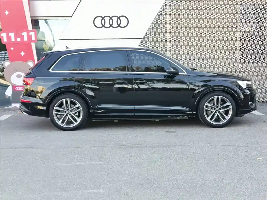 Audi Audi Q7 2025 55 TFSI quattro S line Sport Package 2025 - thumbnail 4