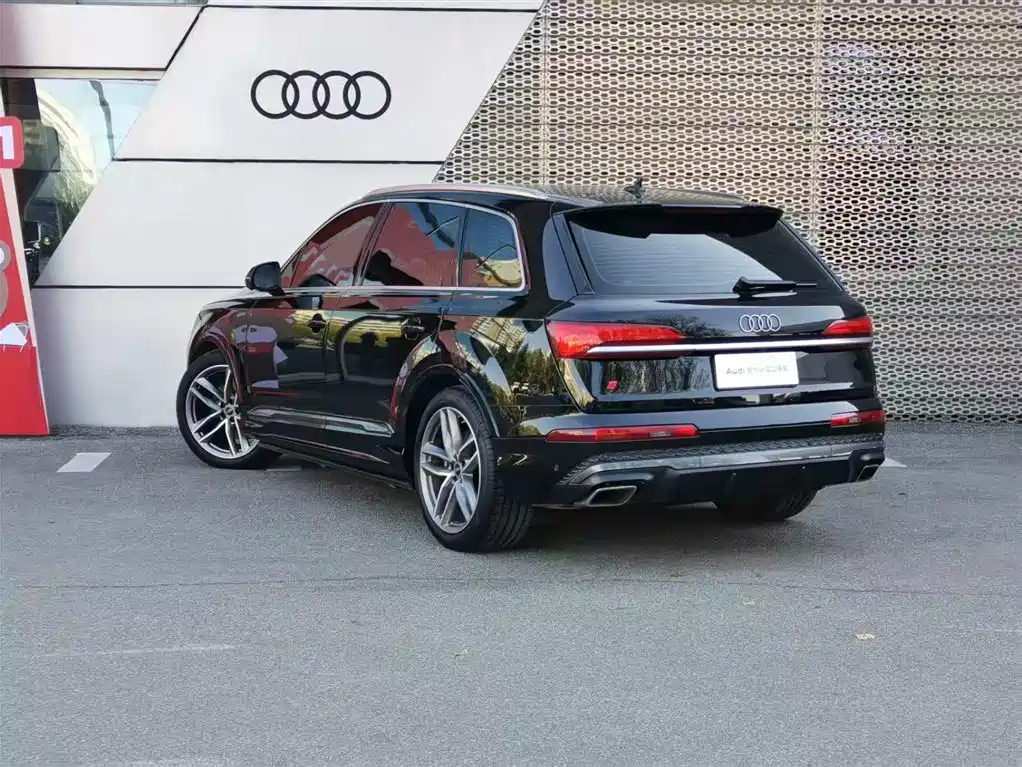 Audi Audi Q7 2025 55 TFSI quattro S line Sport Package 2025 - thumbnail 5