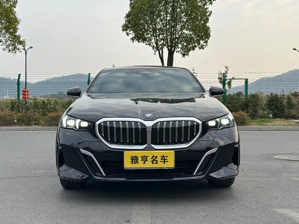 BMW BMW 5 Series 2025 525Li M Sport Package 2025 - thumbnail 2
