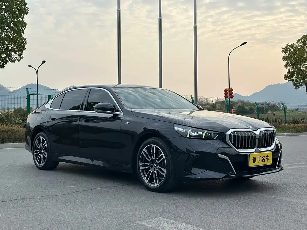 BMW BMW 5 Series 2025 525Li M Sport Package 2025 - thumbnail 3