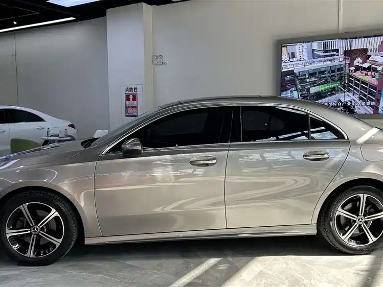Mercedes-Benz Mercedes-Benz A-Class 2022 Facelift A 200 L Sport Sedan Fashion Edition 2022 - thumbnail 6