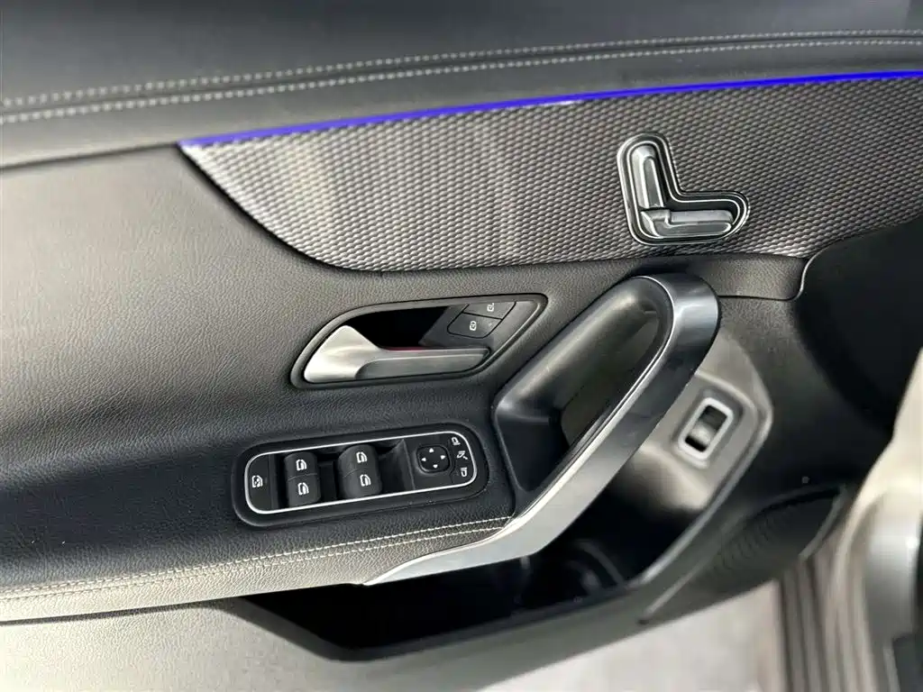 Mercedes-Benz Mercedes-Benz A-Class 2022 Facelift A 200 L Sport Sedan Fashion Edition 2022 - thumbnail 12