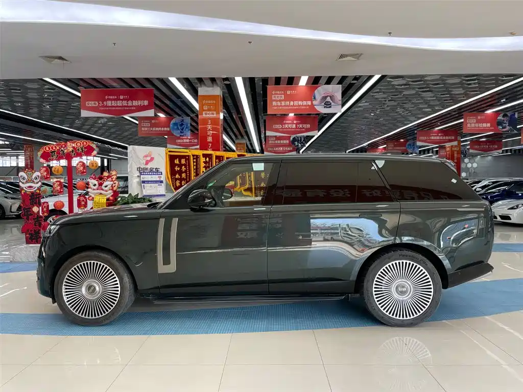 Land Rover Range Rover 2024 3.0 L6 400PS Vogue Long Wheelbase 7-seater 2024 - thumbnail 4