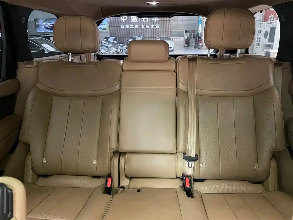 Land Rover Range Rover 2024 3.0 L6 400PS Vogue Long Wheelbase 7-seater 2024 - thumbnail 14