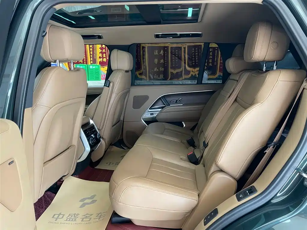 Land Rover Range Rover 2024 3.0 L6 400PS Vogue Long Wheelbase 7-seater 2024 - thumbnail 17