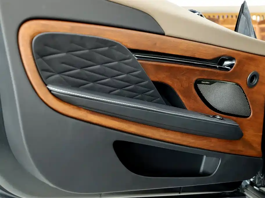 Aston Martin Aston Martin DB12 2025 4.0T V8 Coupe 2026 - thumbnail 15