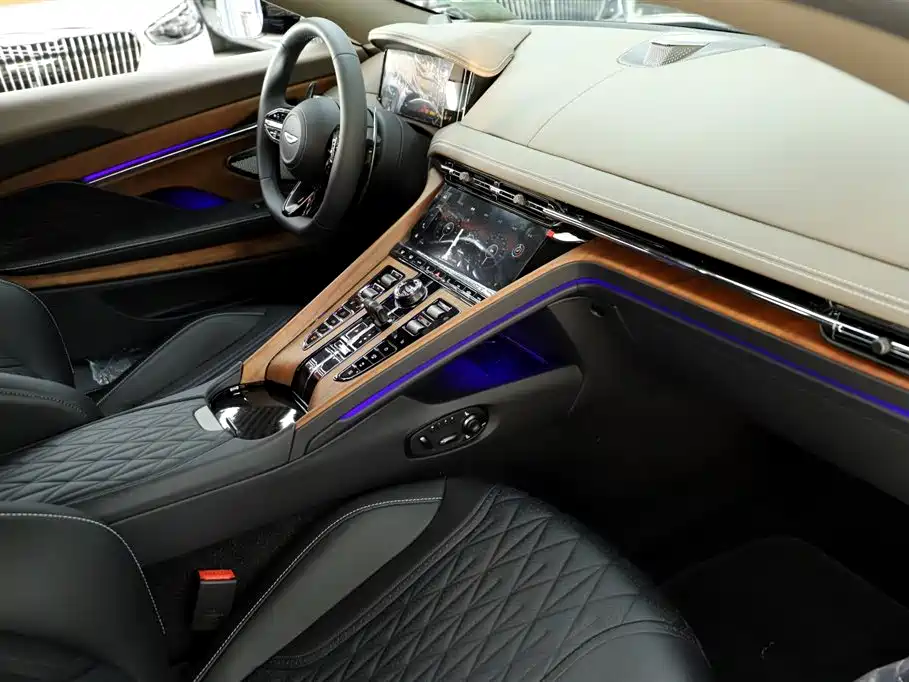 Aston Martin Aston Martin DB12 2025 4.0T V8 Coupe 2026 - thumbnail 17
