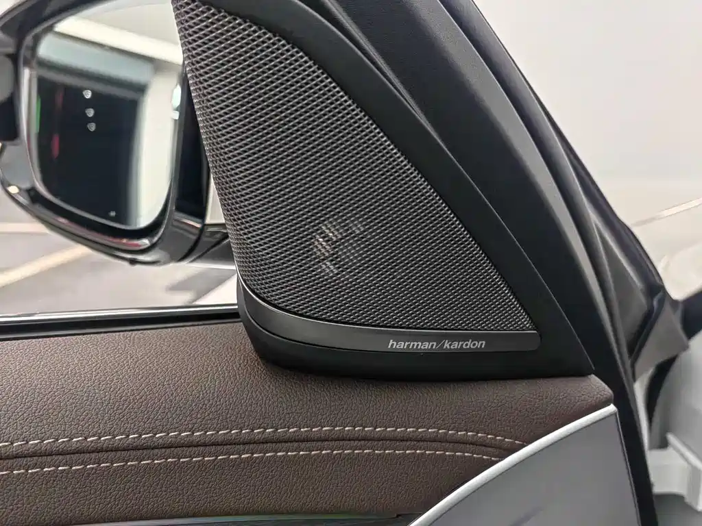 BMW BMW 5 Series 2023 530Li Luxury M Sport Package 2024 - thumbnail 11