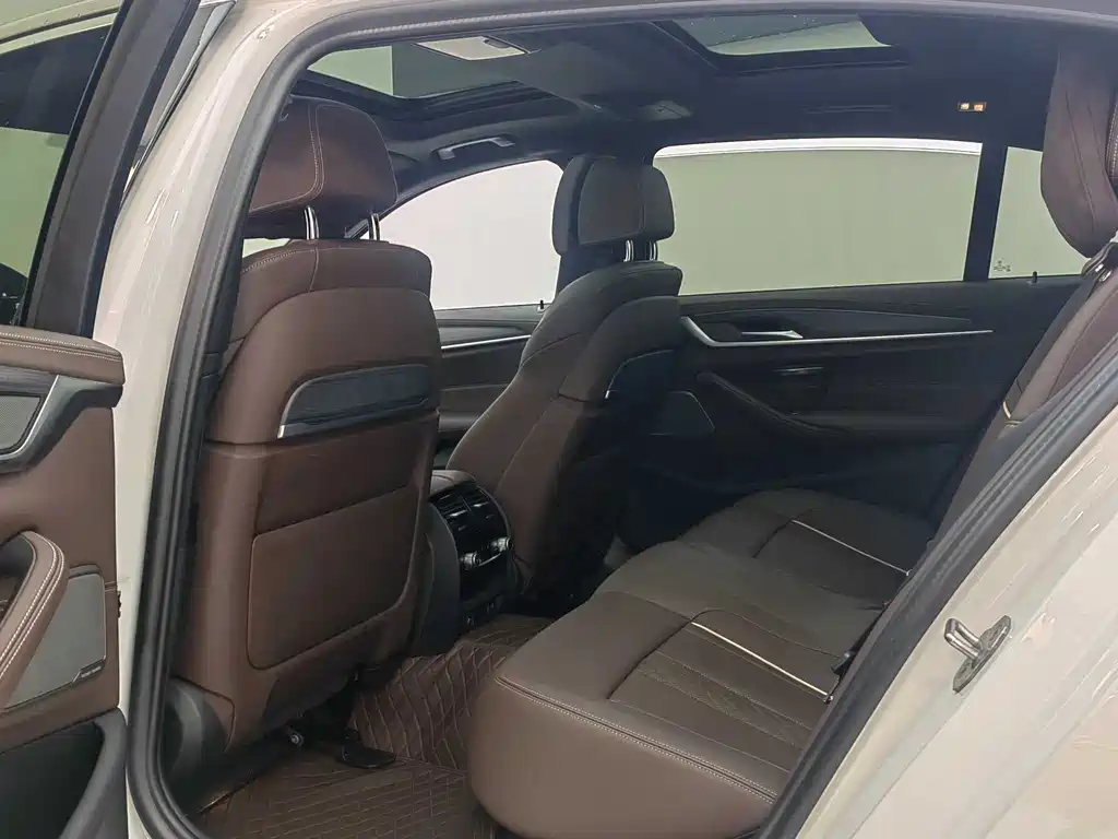 BMW BMW 5 Series 2023 530Li Luxury M Sport Package 2024 - thumbnail 12
