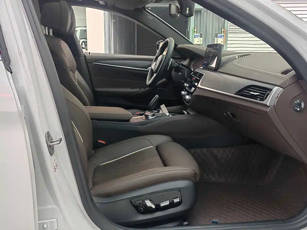 BMW BMW 5 Series 2023 530Li Luxury M Sport Package 2024 - thumbnail 21