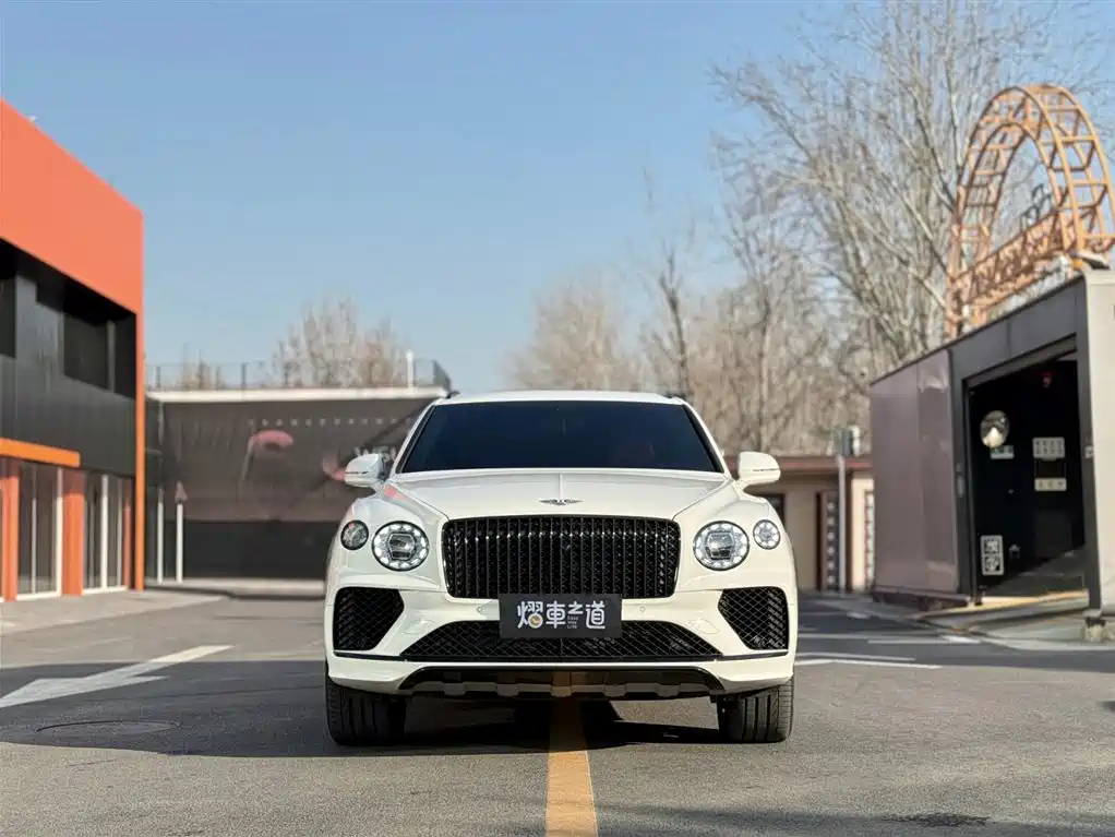 Bentley Bentayga 2023 4.0T V8 Extended Wheelbase 2023 - thumbnail 2