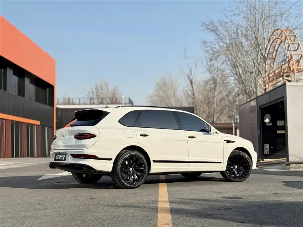 Bentley Bentayga 2023 4.0T V8 Extended Wheelbase 2023 - thumbnail 3