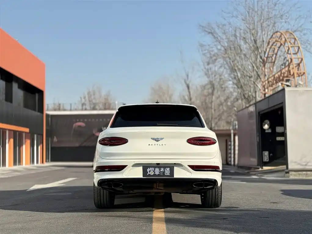 Bentley Bentayga 2023 4.0T V8 Extended Wheelbase 2023 - thumbnail 4