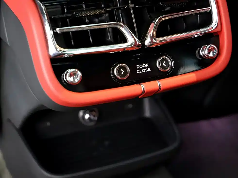 Bentley Bentayga 2023 4.0T V8 Extended Wheelbase 2023 - thumbnail 15