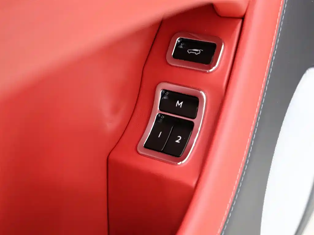 Bentley Bentayga 2023 4.0T V8 Extended Wheelbase 2023 - thumbnail 25