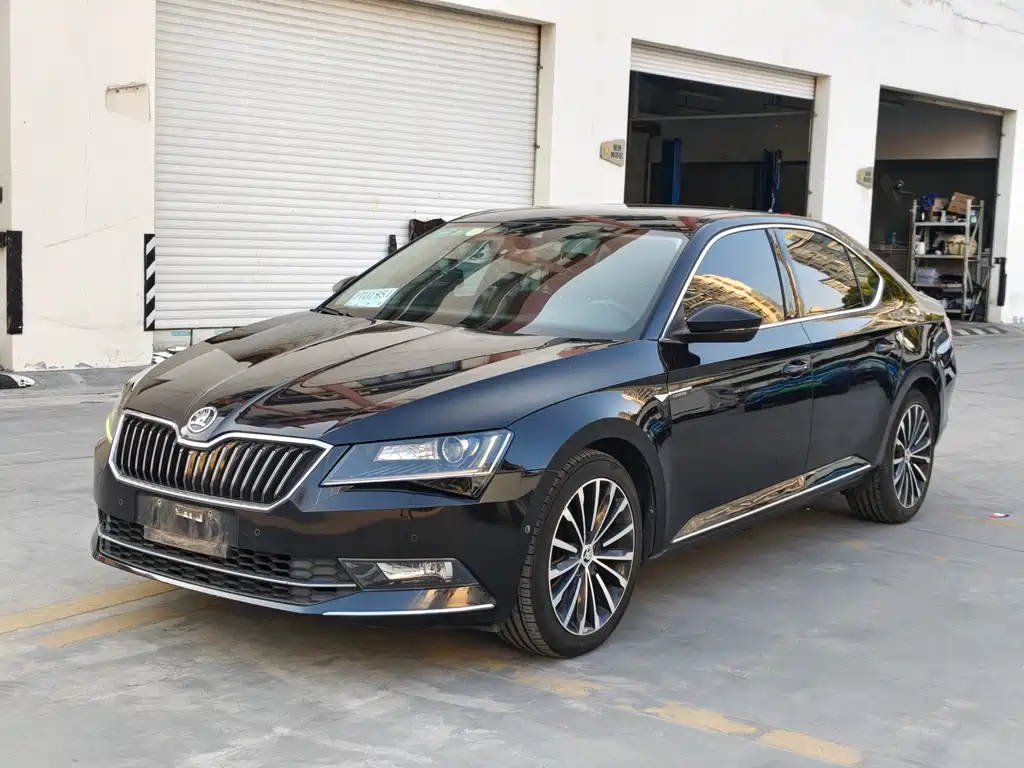 Skoda Škoda Superb 2016 TSI330 DSG Intelligent Drive Edition 2017 - thumbnail 2