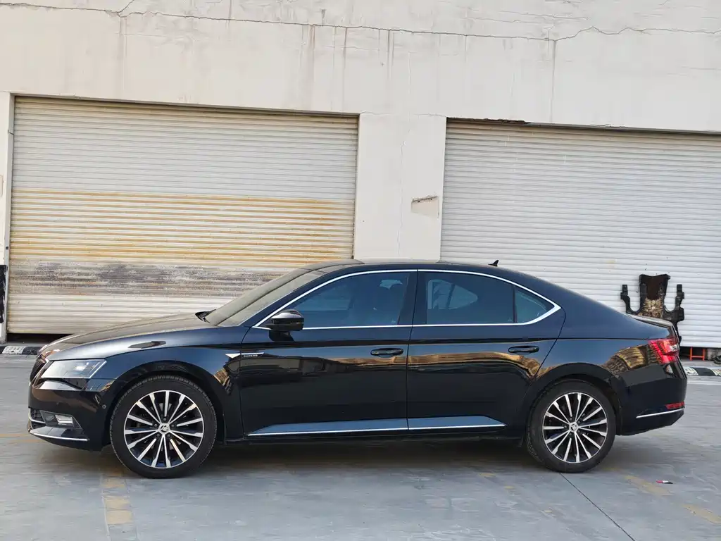 Skoda Škoda Superb 2016 TSI330 DSG Intelligent Drive Edition 2017 - thumbnail 3