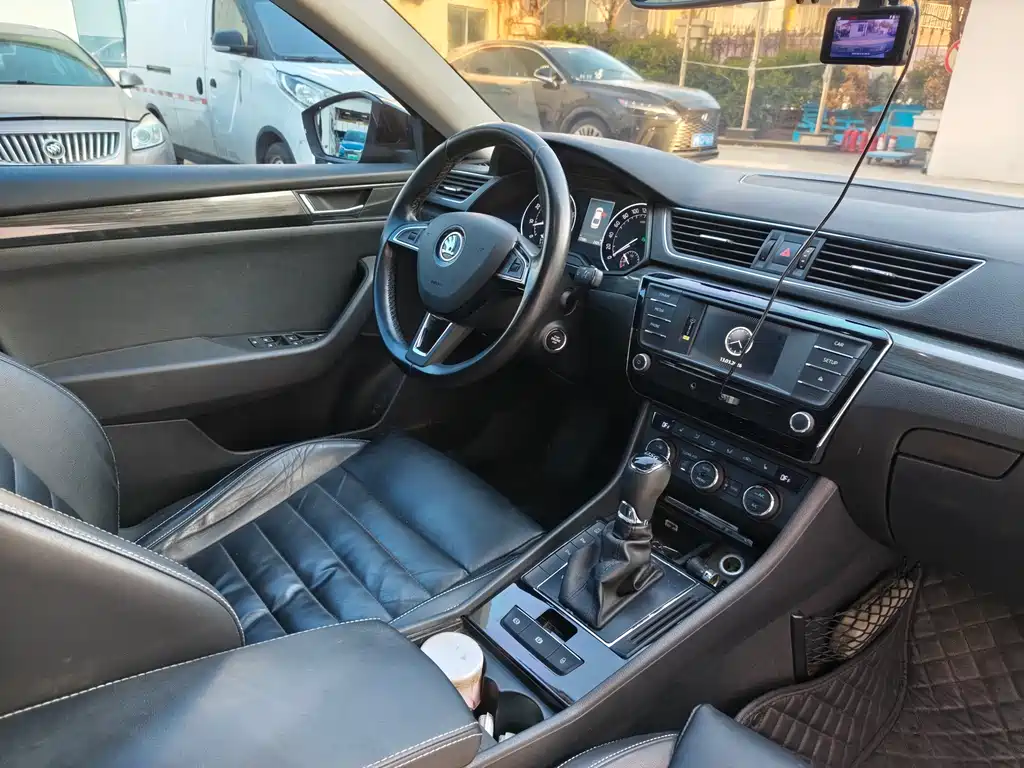 Skoda Škoda Superb 2016 TSI330 DSG Intelligent Drive Edition 2017 - thumbnail 9