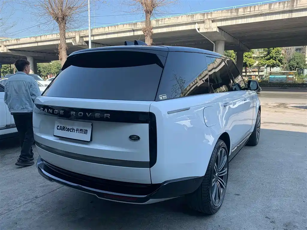 Land Rover Range Rover 2023 3.0 L6 360PS Vogue Edition 2024 - thumbnail 3