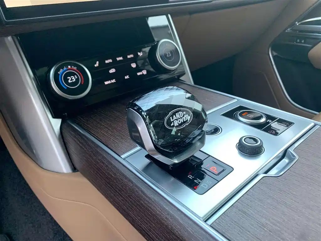 Land Rover Range Rover 2023 3.0 L6 360PS Vogue Edition 2024 - thumbnail 12