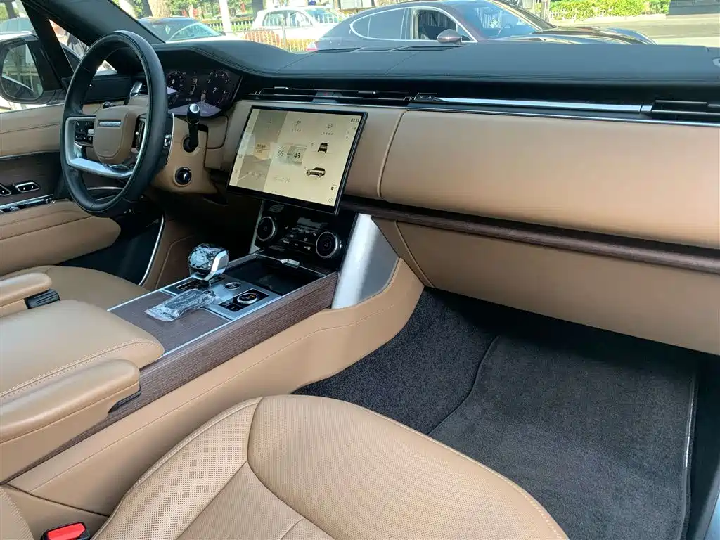 Land Rover Range Rover 2023 3.0 L6 360PS Vogue Edition 2024 - thumbnail 13