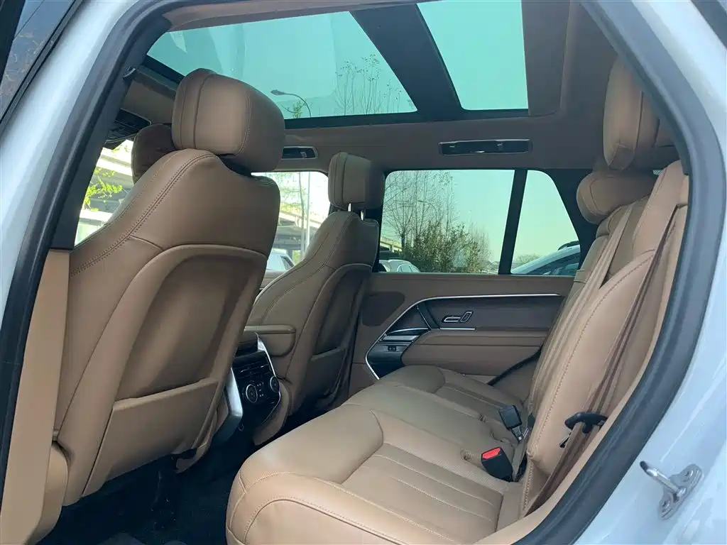 Land Rover Range Rover 2023 3.0 L6 360PS Vogue Edition 2024 - thumbnail 16
